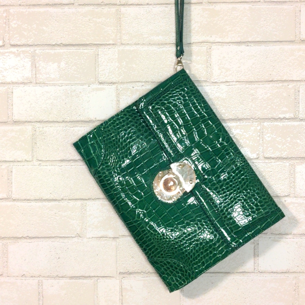New York & company green clutch